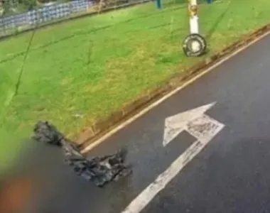 Rastro de sangue na rua acompanha o cadáver do homem