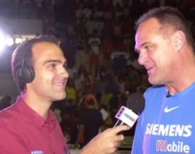 Tadeu entrevistando seu irmão, Oscar Schmidt