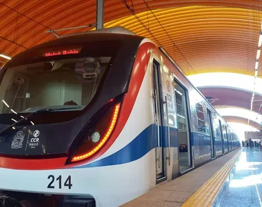 Mulher foi furtada ao descer do metô