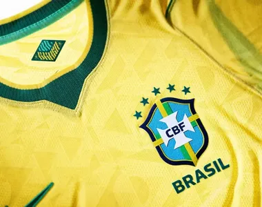 Nova camisa foi lançada neste sábado (21)