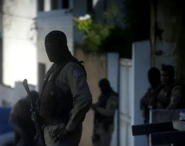 Agente do 30° Batalhão da Polícia Militar foi atingido na perna