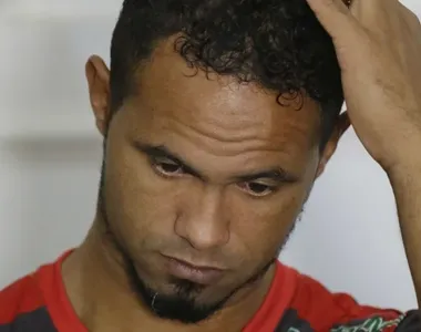 Goleiro Bruno está foragido