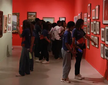 As atividades são conduzidas por equipes educativas