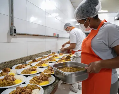 Comidas serão distribuídas nesta quinta-feira (2)