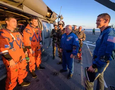 Astronautas civis são servidores federais dos Estados Unidos