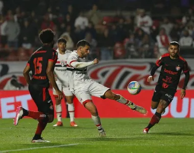 Calleri, artilheiro do São Paulo, não jogará contra o Vitória