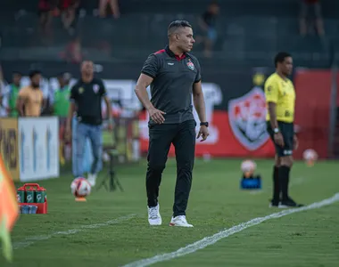 Jair Ventura, técnico do Vitória