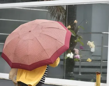 O feriado de Tiradentes registra máxima de 30°C, com muitas nuvens e chuva