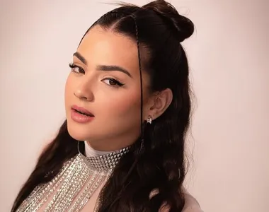 Influenciadora Carla Queiroz está namorando