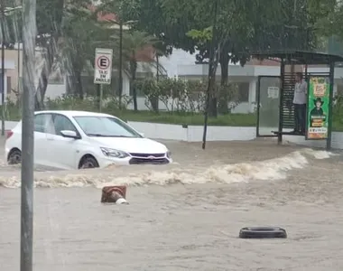 Chuva iniciou na manhã deste sábado (27)
