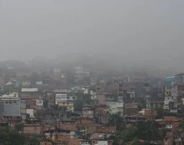Chuva causou alagamentos em Candeias