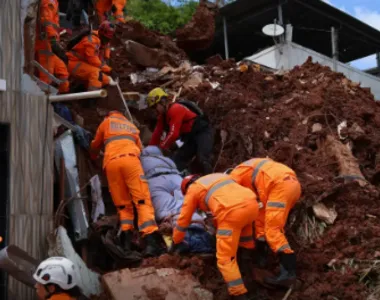 Mais de 50 pessoas morreram e 3 mil pessoas estão desabrigadas