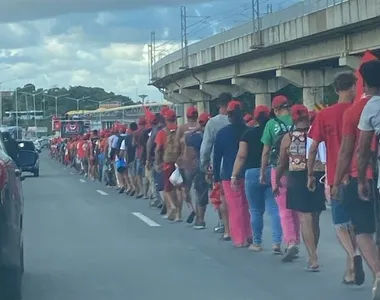 Marcha do MST atrapalhou trânsito na BR-324, sentido Salvador