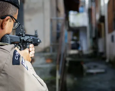 Policiais perseguiram criminosos até uma residência na localidade