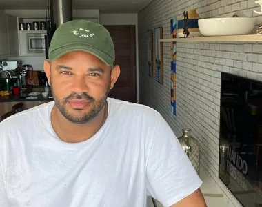 Empurrão ao vivo no Arrastão levou Vanderson a se pronunciar nas redes