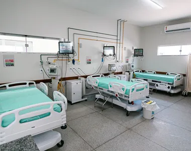 Estudantes foram hospitalizados após termômetro de vidro quebrar na Uesc