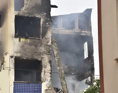 Parte do prédio já desabou