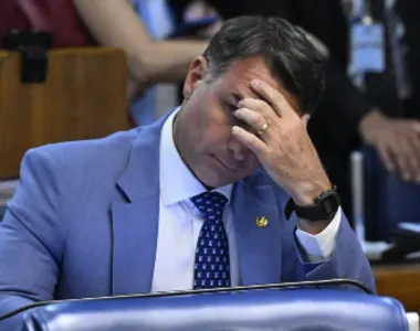 Mensagens vazadas podem ser comprometedoras para Flávio Bolsonaro