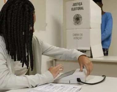 Saiba que horas os mesários podem votar e o que acontece após as 17h