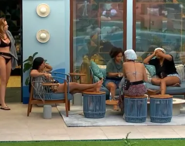 O conflito teve início enquanto Milena conversava com colegas