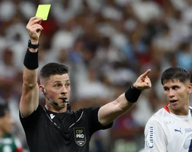 Arbitragem foi muito criticada pela torcida do Bahia