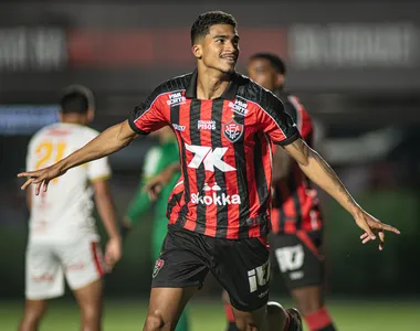 Renê marcou seu primeiro gol pelo Vitória