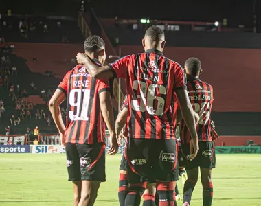 O Vitória recebe o São Paulo no Barradão