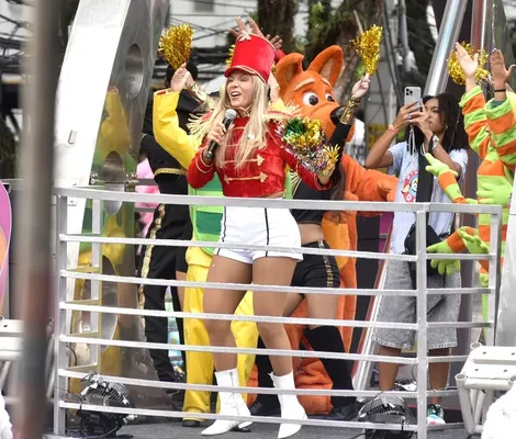 Imagem ilustrativa da imagem Carla Perez esclarece ação com segurança que gerou bafafá no Carnaval