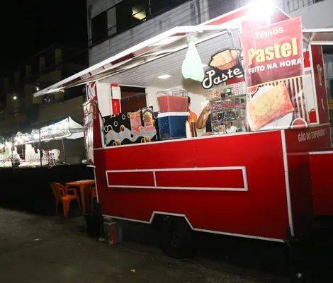 Imagem ilustrativa da imagem Guia de sobrevivência: foliões dão dicas do que comer em Periperi