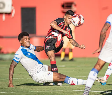 Imagem ilustrativa da imagem "Agora é semifinal", dispara atacante do Vitória após vencer o Galícia