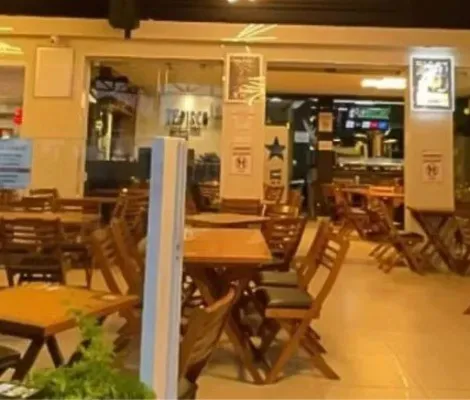 Imagem ilustrativa da imagem Bebum surta e mete a faca em garçom dentro de barzinho