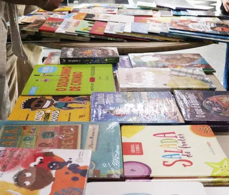 Imagem ilustrativa da imagem Biblioteca em Salvador recebe evento que troca livros por leite