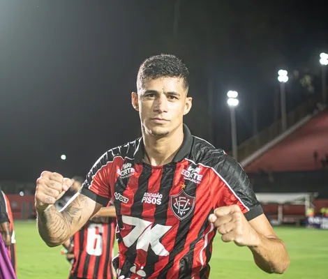 Imagem ilustrativa da imagem Camutanga reforça o Vitória na semifinal do Baianão