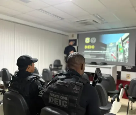 Imagem ilustrativa da imagem Cena de filme! Quadrilha entrava pelo telhado para rouba joalherias