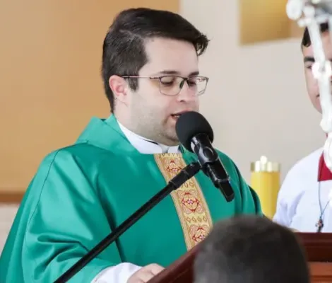 Imagem ilustrativa da imagem Família Gil pede R$ 370 mil de padre por ataque à fé de Preta Gil