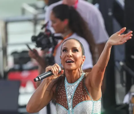 Imagem ilustrativa da imagem Ivete Sangalo retorna aos palcos dois dias após internação