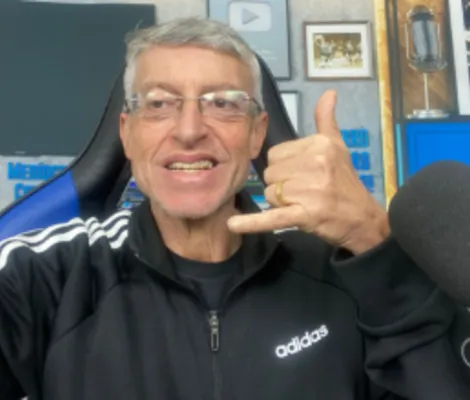 Imagem ilustrativa da imagem Jornalista gaúcho canta hino do Bahia após triunfo sobre o Inter