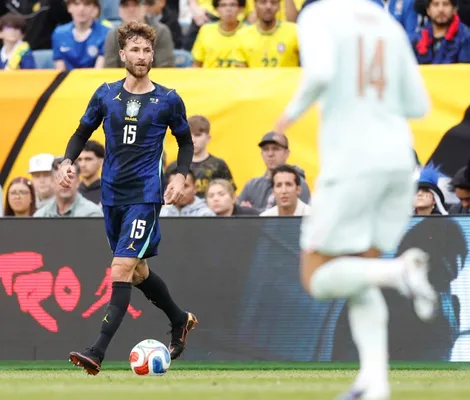 Imagem ilustrativa da imagem Léo Pereira vira meme após amistoso entre Brasil x França