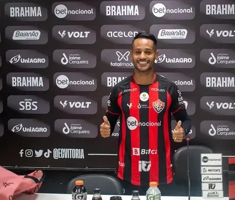 Imagem ilustrativa da imagem Mateus Gonçalves, ex-Vitória, reencontra a filha após ser solto
