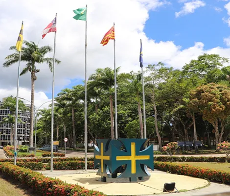 Imagem ilustrativa da imagem Mensagens racistas são exibidas em mural de universidade baiana