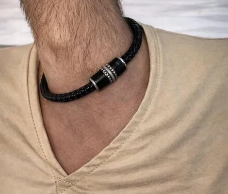 Imagem ilustrativa da imagem Pescoço grande e peludo? Saiba verdade por trás de imagem intrigante