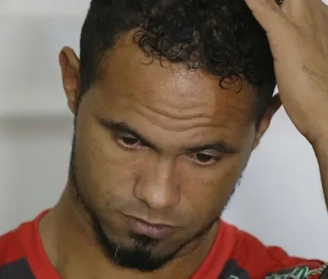 Imagem ilustrativa da imagem Polícia divulga cartaz de procurado do goleiro Bruno