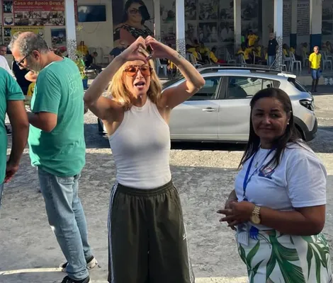 Imagem ilustrativa da imagem Vídeo: Claudia Leitte é vista no Calabetão; saiba o motivo