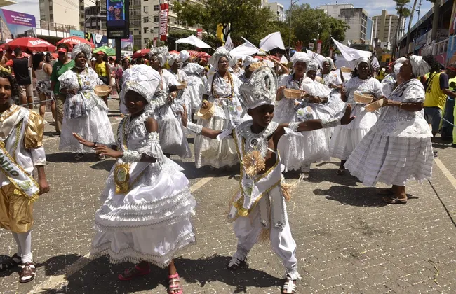 Imagem ilustrativa da imagem “Tem que permanecer”: mães defendem bloco afro infantil no Carnaval