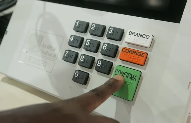 Imagem ilustrativa da imagem Apertou e não foi? Entenda por que o voto pareceu exigir 2 cliques