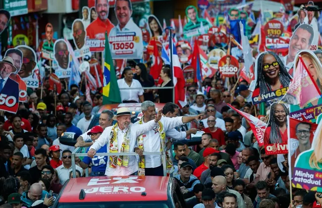 Imagem ilustrativa da imagem Carreata com Lula muda de Feira de Santana para Salvador