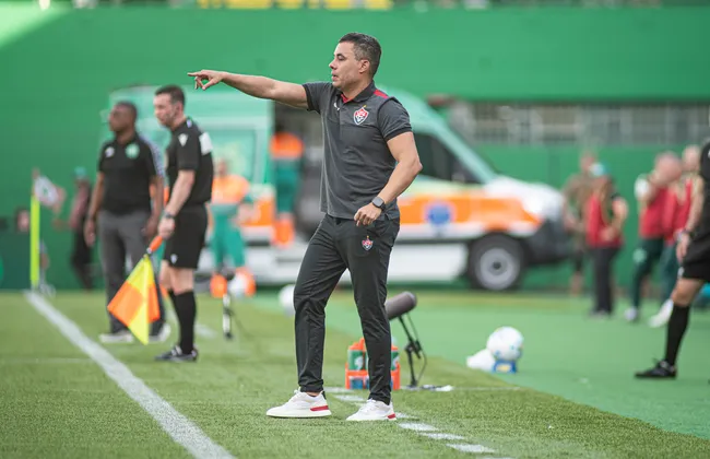 Imagem ilustrativa da imagem Chape sai na frente, mas Vitória mostra coragem e empata no final