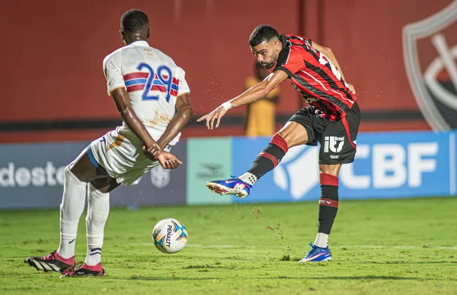 Imagem ilustrativa da imagem Com dose dupla e golaço, Vitória bate o Piauí pela Copa do Nordeste