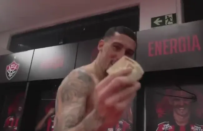 Imagem ilustrativa da imagem Erick paga R$ 250 a Baralhas após assistência que gerou golaço