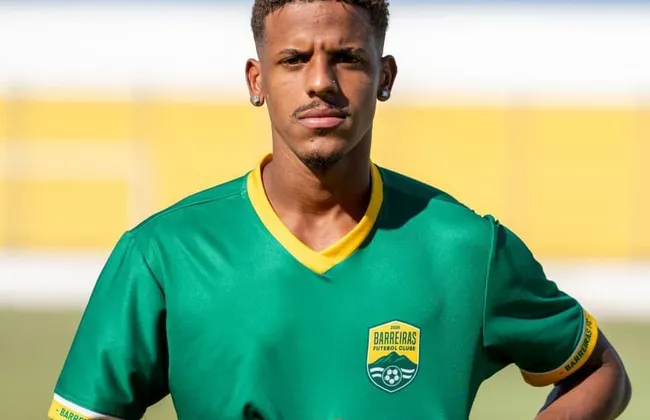 Imagem ilustrativa da imagem Filho do cantor Flavinho assina contrato com time baiano